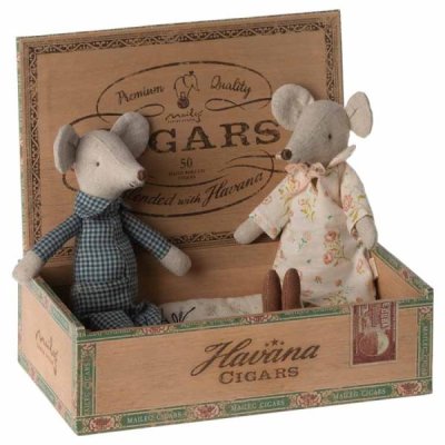 Maileg grandparents in a cigarbox